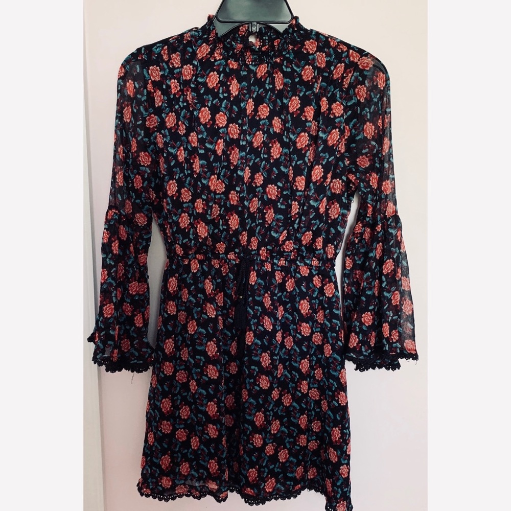 (Sz S) Forever 21 Flared Sleeve Floral Dress